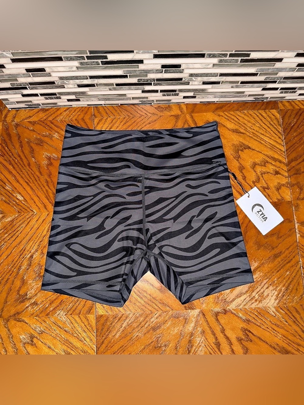NWT Zyia Active Grey Safari Light n Tight Hustle Shorts Zebra Print Women's XL